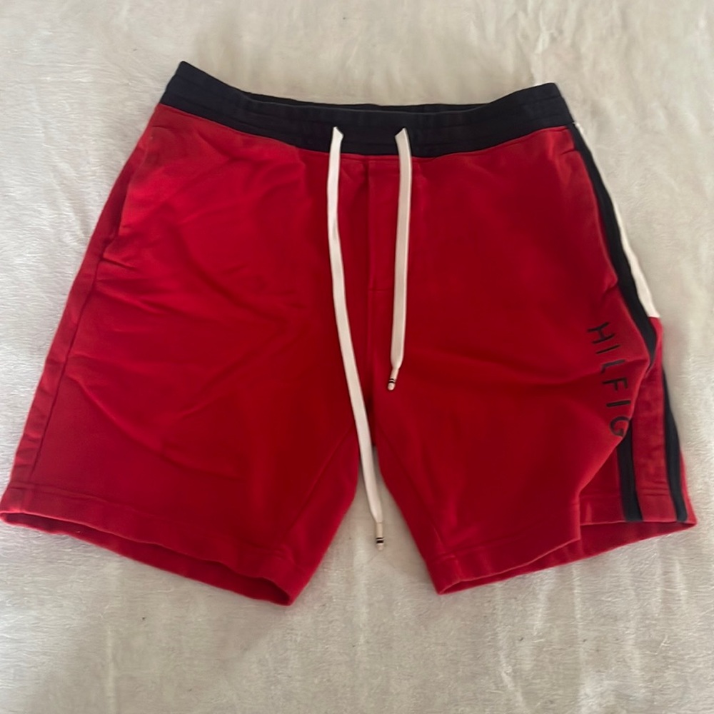 men's shorts, Tommy Hilfiger, red, talla S used in good condition.